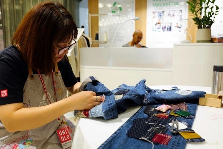 nhân viên uniqlo nhân viên uniqlo